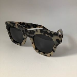 ILLESTEVA Hamilton matte frame tortoise sunglasses